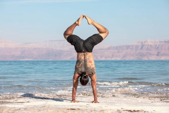 Eddy Toyonaga doing a handstand in the desert